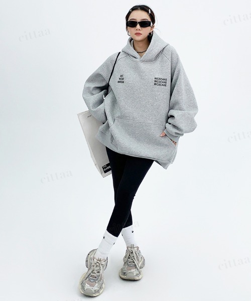 Dalfwin(ダールフィン)の「韓国ファッション RICECAKEバックロゴラグランフーディー(パーカー・レディース・ダークグレー/ライトグレー・FREE)」の10枚目の写真