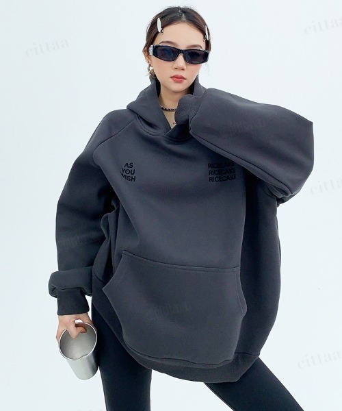 Dalfwin(ダールフィン)の「韓国ファッション RICECAKEバックロゴラグランフーディー(パーカー・レディース・ダークグレー/ライトグレー・FREE)」の16枚目の写真