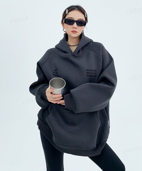 Dalfwin(ダールフィン)の「韓国ファッション RICECAKEバックロゴラグランフーディー(パーカー・レディース・ダークグレー/ライトグレー・FREE)」の14枚目の写真