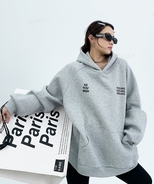 Dalfwin(ダールフィン)の「韓国ファッション RICECAKEバックロゴラグランフーディー(パーカー・レディース・ダークグレー/ライトグレー・FREE)」の6枚目の写真