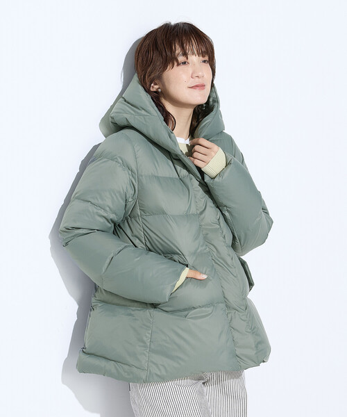 COMME CA Wardrobe（コムサワードローブ）の「撥水ナイロンタフタ ミドル丈きれいめダウンコート（ダウンジャケット/コート・レディース・ベージュ/ブルー/ブラック/カーキ・9号/11号）」の11枚目の写真