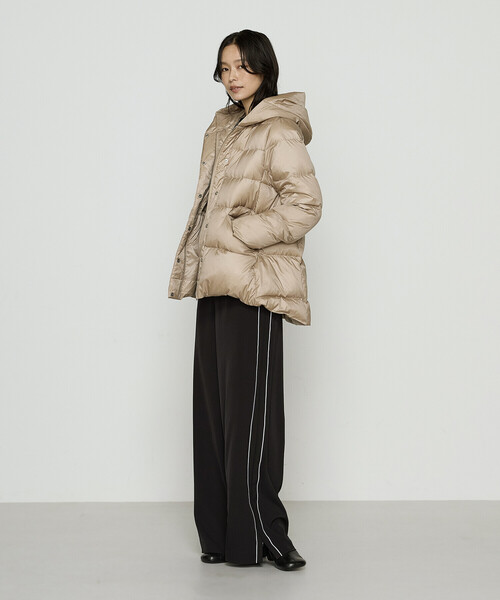 COMME CA Wardrobe（コムサワードローブ）の「撥水ナイロンタフタ ミドル丈きれいめダウンコート（ダウンジャケット/コート・レディース・ベージュ/ブルー/ブラック/カーキ・9号/11号）」の22枚目の写真