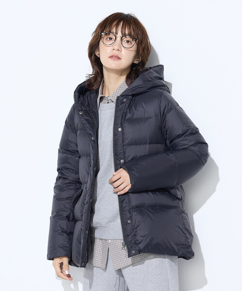 COMME CA Wardrobe（コムサワードローブ）の「撥水ナイロンタフタ ミドル丈きれいめダウンコート（ダウンジャケット/コート・レディース・ベージュ/ブルー/ブラック/カーキ・9号/11号）」の2枚目の写真