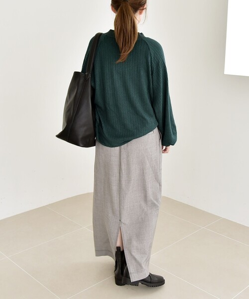 quaranciel(カランシエル)の「quaranciel:〈手洗い可能〉ケーブル ジャージー Vネック プルオーバー(Tシャツ/カットソー・レディース・オフホワイト/グリーン/ブラック・ONE SIZE)」の4枚目の写真