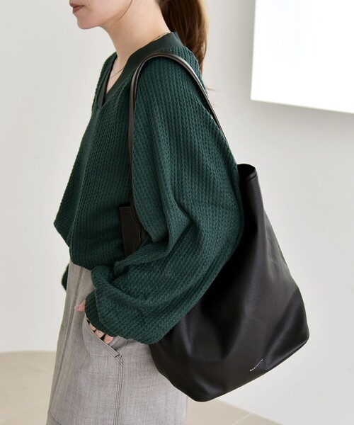 quaranciel(カランシエル)の「quaranciel:〈手洗い可能〉ケーブル ジャージー Vネック プルオーバー(Tシャツ/カットソー・レディース・オフホワイト/グリーン/ブラック・ONE SIZE)」の8枚目の写真