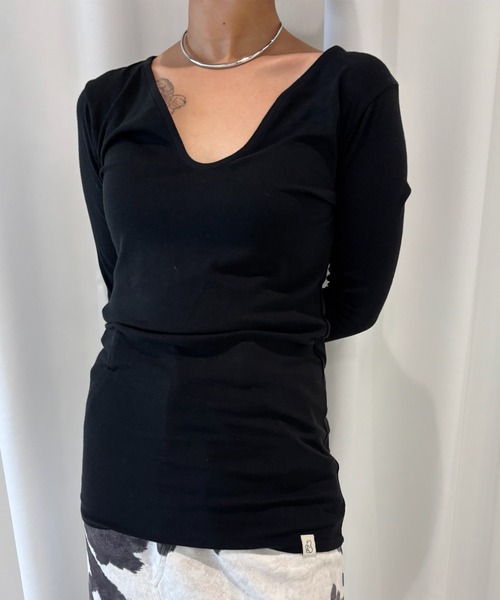 MIZUNO（ミズノ　）の「Mizuno×Ameri V NECK LONG SLEEVE TOPS（Tシャツ/カットソー・レディース・ブラウン/ブラック/クリーム・SMALL/MEDIUM/LARGE）」の2枚目の写真