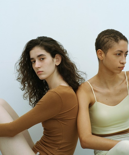 MIZUNO（ミズノ　）の「Mizuno×Ameri V NECK LONG SLEEVE TOPS（Tシャツ/カットソー・レディース・ブラウン/ブラック/クリーム・SMALL/MEDIUM/LARGE）」の6枚目の写真