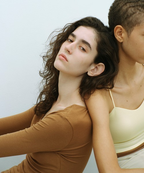 MIZUNO（ミズノ　）の「Mizuno×Ameri V NECK LONG SLEEVE TOPS（Tシャツ/カットソー・レディース・ブラウン/ブラック/クリーム・SMALL/MEDIUM/LARGE）」の10枚目の写真