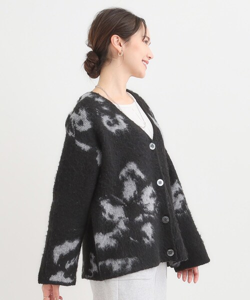 SHOO・LA・RUE(シューラルー)の「羽織るだけでスタイリングの主役に 起毛柄カーディガン(カーディガン/ボレロ・レディース・ベージュ系4/ネイビー系4/グレー系4/ブラック系6・00)」の13枚目の写真