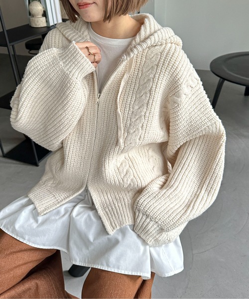 PILIT（ピリット）の「ケーブルニットフーディ（ニット/セーター・レディース・杢グレー/アイボリー・MEDIUM）」の2枚目の写真