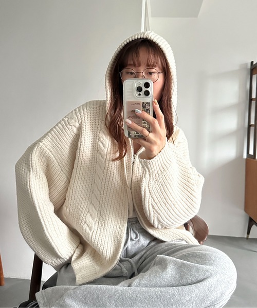 PILIT（ピリット）の「ケーブルニットフーディ（ニット/セーター・レディース・杢グレー/アイボリー・MEDIUM）」の6枚目の写真