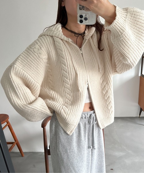 PILIT（ピリット）の「ケーブルニットフーディ（ニット/セーター・レディース・杢グレー/アイボリー・MEDIUM）」の3枚目の写真