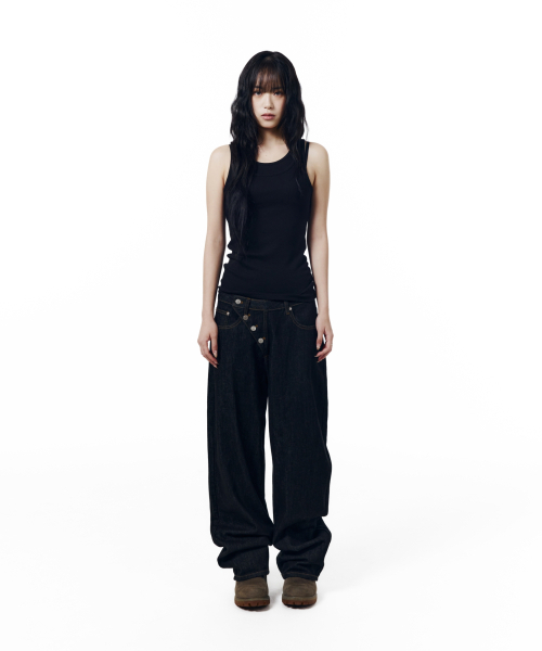 AAKAM（アーカム）の「Oblique Button Denim Pants (Black)（デニムパンツ・レディース・その他・1/2）」の4枚目の写真