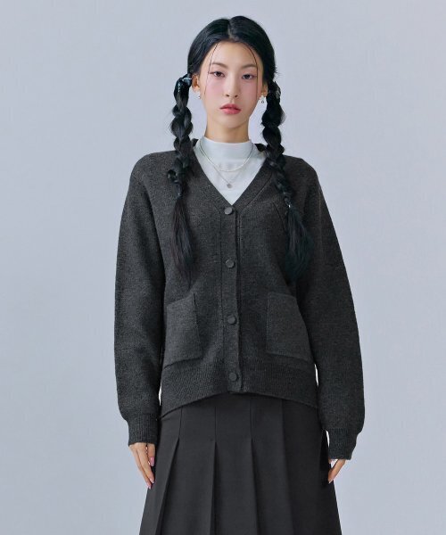 CHASECULT(チェイスカルト)の「レディース ベーシックフィット トライアングルポイントカーディガン-CFRG4372C0L(カーディガン/ボレロ・レディース・チャコールグレー・90/85)」の1枚目の写真