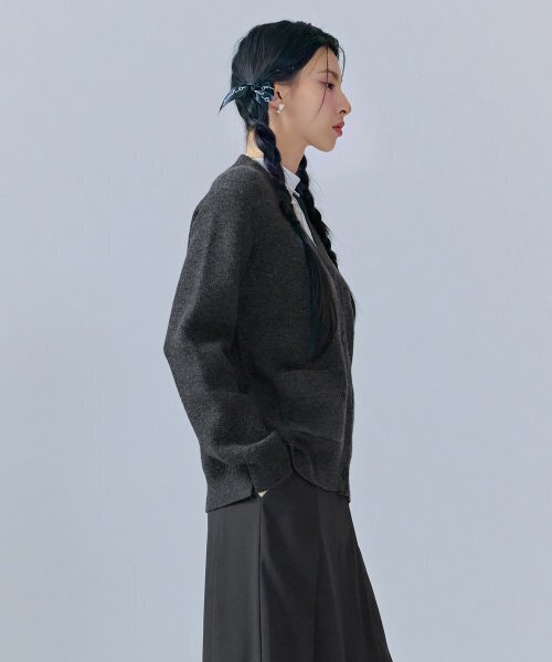 CHASECULT(チェイスカルト)の「レディース ベーシックフィット トライアングルポイントカーディガン-CFRG4372C0L(カーディガン/ボレロ・レディース・チャコールグレー・90/85)」の3枚目の写真