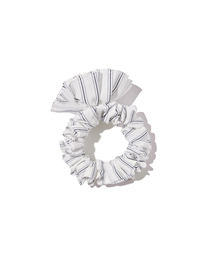 Kijun（キジュン）の「Stripe Corsage Scrunchie Off-White Stripe（シュシュ）」