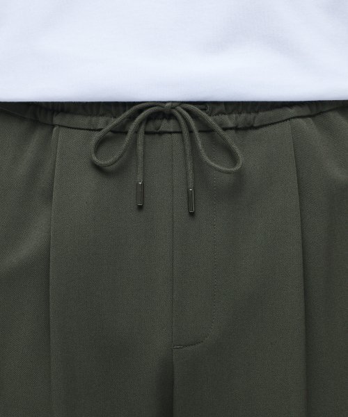 MUSINSA STANDARD（ムシンサスタンダード）の「ワイドバンディングカーゴスラックス [ダスティカーキ]（スラックス・メンズ・その他・40/38/42/36/34/32/26/28/30）」の6枚目の写真