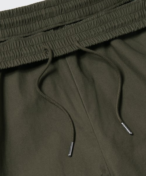 MUSINSA STANDARD（ムシンサスタンダード）の「コットンディープタックワイドバンディングパンツ[カーキ]（その他パンツ・メンズ・その他・26/28/30）」の5枚目の写真