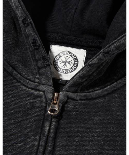 PUNCH DRUNK PARTIES(パンチドランクパーティーズ)の「Crest Logo Vintage Washed Zip-up Hoodie (CHARCOAL)(パーカー・メンズ・その他・1/2/3)」の3枚目の写真