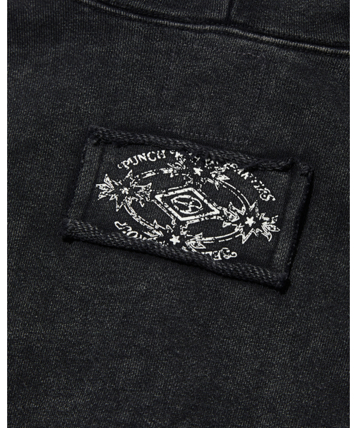 PUNCH DRUNK PARTIES(パンチドランクパーティーズ)の「Crest Logo Vintage Washed Zip-up Hoodie (CHARCOAL)(パーカー・メンズ・その他・1/2/3)」の5枚目の写真