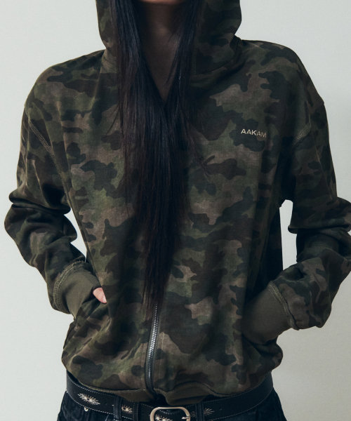 AAKAM（アーカム）の「Basic Logo Camouflage Zip-Up Hoodie (Khaki)（パーカー・レディース・その他・1/2）」の3枚目の写真