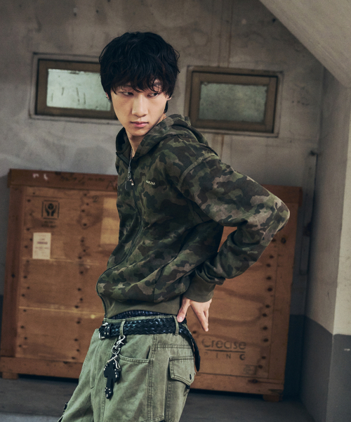 AAKAM（アーカム）の「Basic Logo Camouflage Zip-Up Hoodie (Khaki)（パーカー・レディース・その他・1/2）」の7枚目の写真