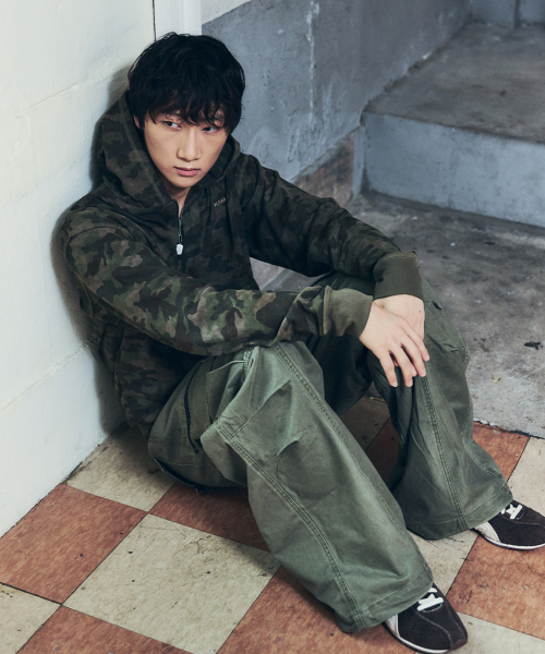 AAKAM（アーカム）の「Basic Logo Camouflage Zip-Up Hoodie (Khaki)（パーカー・レディース・その他・1/2）」の9枚目の写真