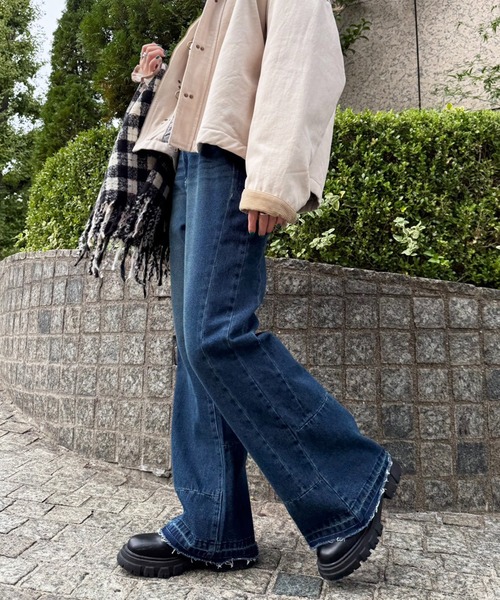 DOUBLE NAME（ダブルネーム）の「MIX DENIM フレアパンツ（その他パンツ・レディース・インディゴブルー/ブルー系その他・FREE）」の5枚目の写真