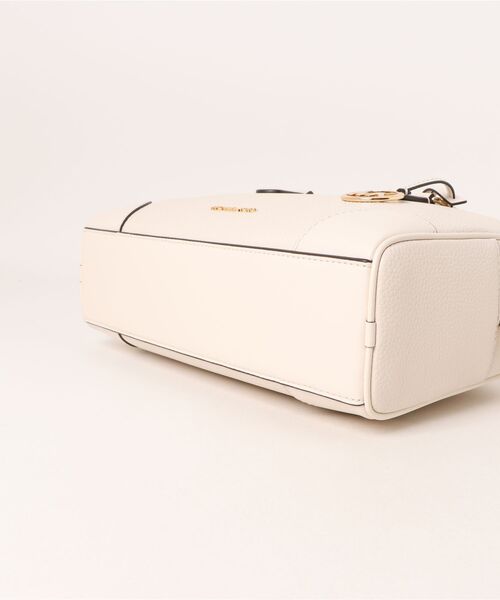 MICHAEL KORS(マイケルコース)の「THOMPSON ぺブルレザー ダッフル サッチェル ミディアム(ハンドバッグ・レディース・ベージュ系・FREE)」の3枚目の写真