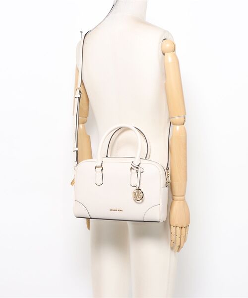MICHAEL KORS(マイケルコース)の「THOMPSON ぺブルレザー ダッフル サッチェル ミディアム(ハンドバッグ・レディース・ベージュ系・FREE)」の5枚目の写真