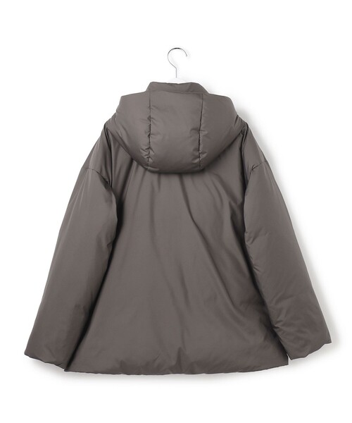 23区 L(ニジュウサンクオオキイサイズ)の「【WEB&一部店舗限定】ステッチレス フーデット ダウン(ダウンジャケット/コート・レディース・グレー系/アイボリー系/ブラック系/ベージュ系/ライトグレー系・46/44)」の9枚目の写真