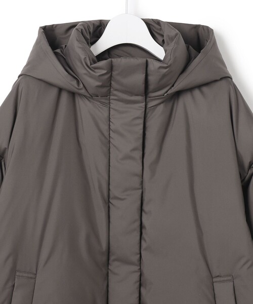 23区 L(ニジュウサンクオオキイサイズ)の「【WEB&一部店舗限定】ステッチレス フーデット ダウン(ダウンジャケット/コート・レディース・グレー系/アイボリー系/ブラック系/ベージュ系/ライトグレー系・46/44)」の10枚目の写真