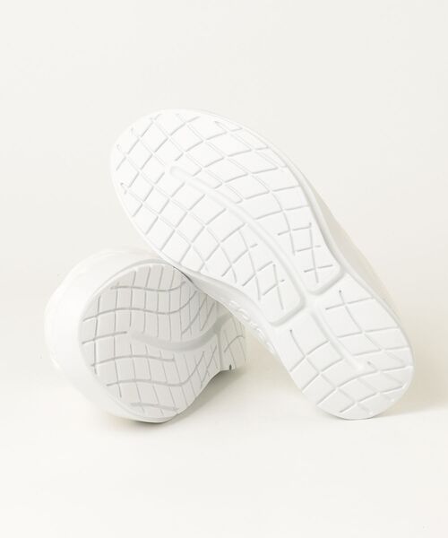 OOFOS（ウーフォス）の「OOFOS/ウーフォス/Women's OOcoozie Thermo Mule（スリッポン・レディース・ホワイト/ブラック・6/7/8）」の3枚目の写真