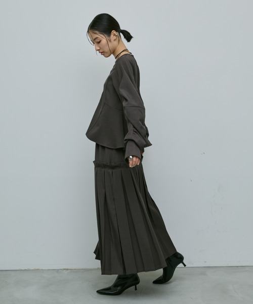 AIC.（エーアイシー）の「コクーンスリーブペプラムトップス/セレモニー対応（シャツ/ブラウス・レディース・チャコールグレー・FREE）」の14枚目の写真