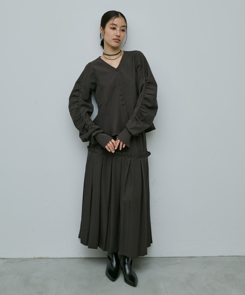 AIC.（エーアイシー）の「コクーンスリーブペプラムトップス/セレモニー対応（シャツ/ブラウス・レディース・チャコールグレー・FREE）」の9枚目の写真