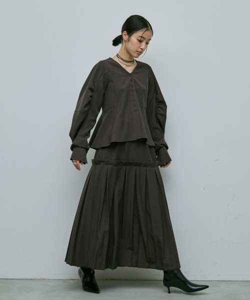 AIC.（エーアイシー）の「コクーンスリーブペプラムトップス/セレモニー対応（シャツ/ブラウス・レディース・チャコールグレー・FREE）」の11枚目の写真