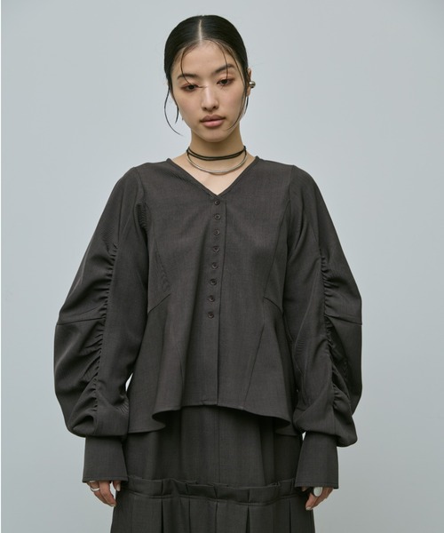 AIC.（エーアイシー）の「コクーンスリーブペプラムトップス/セレモニー対応（シャツ/ブラウス・レディース・チャコールグレー・FREE）」の8枚目の写真