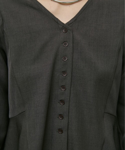 AIC.（エーアイシー）の「コクーンスリーブペプラムトップス/セレモニー対応（シャツ/ブラウス・レディース・チャコールグレー・FREE）」の20枚目の写真