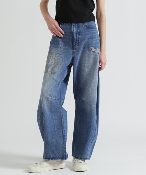 AVIREX（アヴィレックス）の「WAPPEN BARREL LEG DENIM PANTS（デニムパンツ・レディース・インディゴブルー/ブルー系その他/ピンク・S/M）」の2枚目の写真