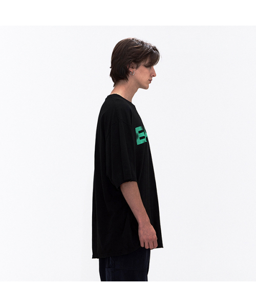 ERER（エルエル）の「[UN] ERER ネオングラフィティ Tシャツ ブラック（Tシャツ/カットソー・レディース・ブラック・4/3/1/2）」の4枚目の写真