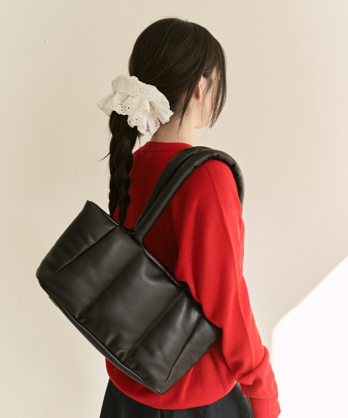 ALKI ALKA(アルキアルカ)の「Bubbly M (Leather Black)(ショルダーバッグ・レディース・ブラック・FREE)」の4枚目の写真