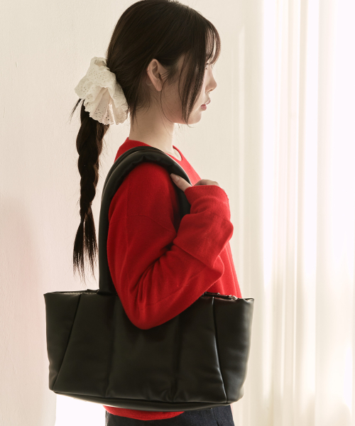 ALKI ALKA(アルキアルカ)の「Bubbly M (Leather Black)(ショルダーバッグ・レディース・ブラック・FREE)」の5枚目の写真