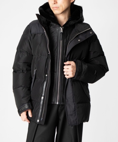 Mackage(マッカージュ)の「MACKAGE RILEY Hooded Down Jacket マッカージュ ライリー ダウンジャケット(ダウンジャケット/コート・メンズ・ブラック・40)」の1枚目の写真