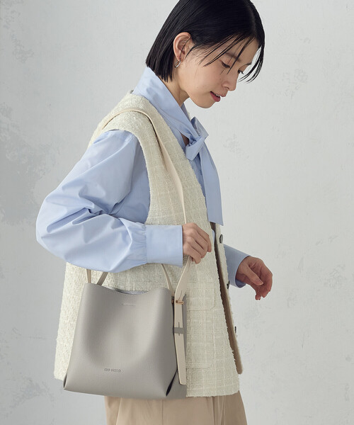 MONO COMME CA(モノコムサ)の「2WAY ワンショルダー(ショルダーバッグ・レディース・ベージュ/ブラック/グレー・FREE)」の2枚目の写真