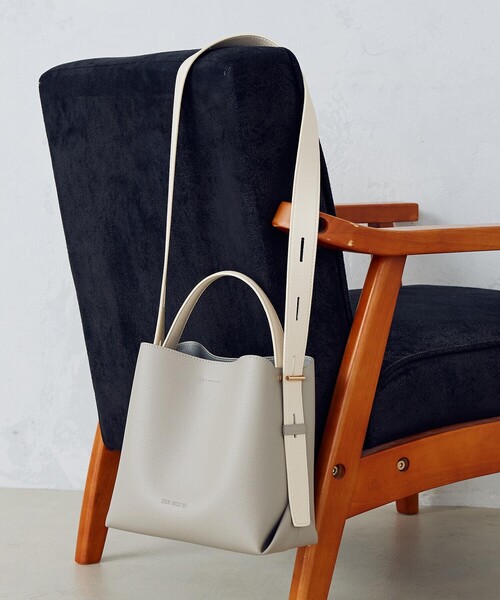 MONO COMME CA(モノコムサ)の「2WAY ワンショルダー(ショルダーバッグ・レディース・ベージュ/ブラック/グレー・FREE)」の12枚目の写真