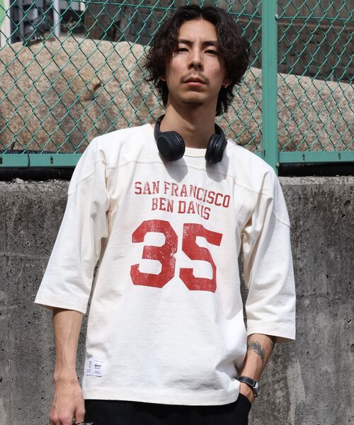 BEN DAVIS(ベンデイビス)の「【BEN DAVIS(ベンデイビス)】VNTG FOOTBALL TEE / Tシャツ クルーネック 七分丈 ナンバリング プリント ユニセックス 加工(Tシャツ/カットソー・メンズ・ブラック/ネイビー/レッド/ホワイト系その他・X-LARGE/LARGE/MEDIUM)」の2枚目の写真