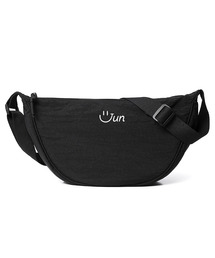 HELLOJUN（へロージュン）の「ジュンスマイルハーフムーンスリングバック[ブラック]（メッセンジャーバッグ）」