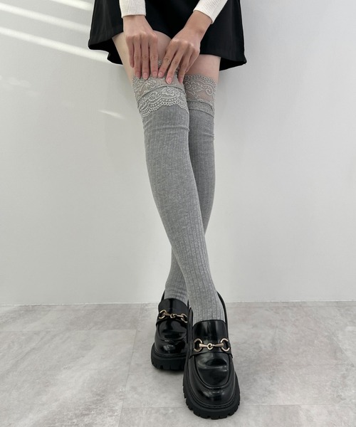 Futier land（フューティアランド）の「レースレイヤードニーハイソックス（ソックス/靴下・レディース・ブラック/グレー/ホワイト・FREE）」の3枚目の写真
