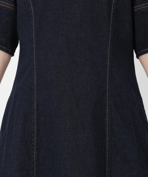 STRAWBERRY-FIELDS(ストロベリーフィールズ)の「アリコットストレッチ_デニムフィット&フレアワンピース(ワンピース・レディース・インディゴブルー・2)」の7枚目の写真