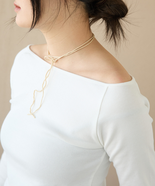 IENA LA BOUCLE（イエナラブークル）の「IENA LA BOUCLE コンパクトベアボートネックカット（Tシャツ/カットソー・レディース・ブラック/グレー/ホワイト・FREE）」の2枚目の写真